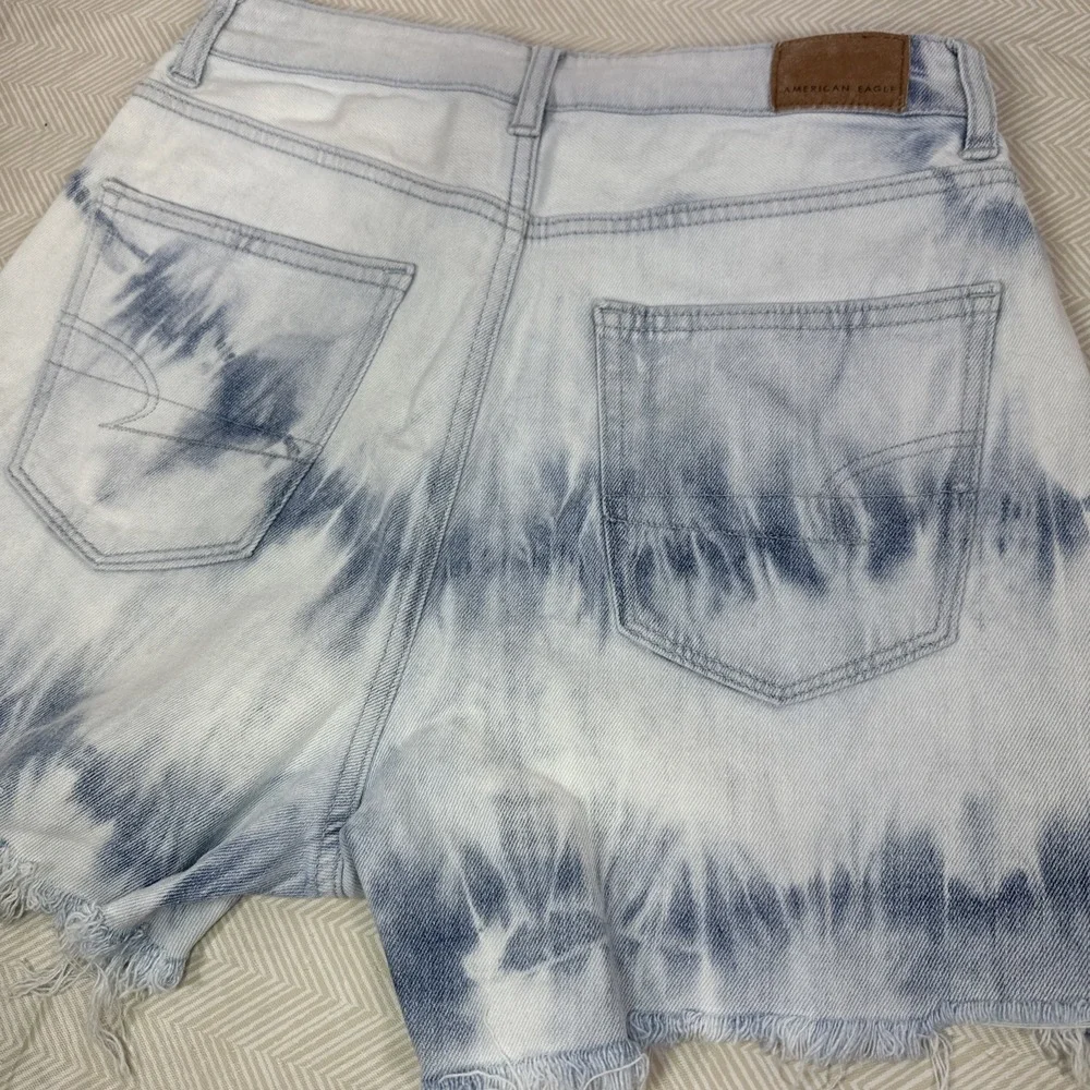 American Eagle Mom Shorts Womens 2 Stretch Denim Distressed High‎ Rise W26xL4
